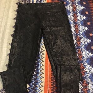 Black speckled patterned leggings